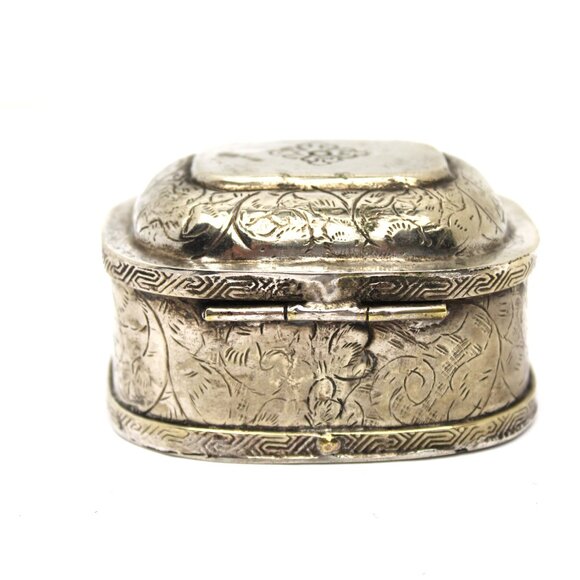 Beautiful Silver Tooled Etched Tin Trinket Box Floral Design Hinged Box - Picture 4 of 9